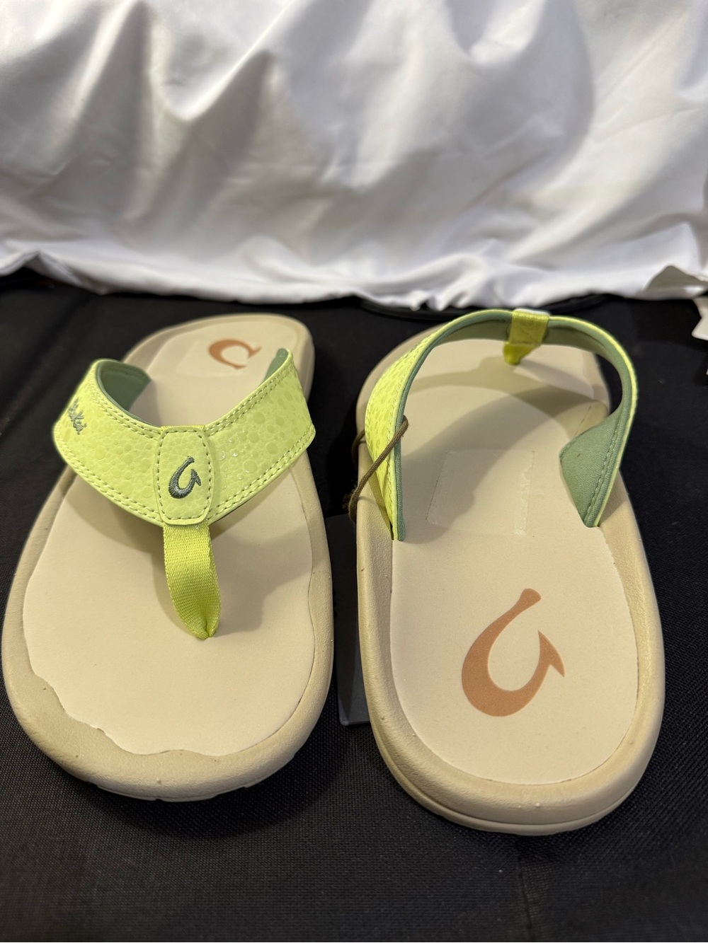 Olukai men's  anti-slip flip-flops:  new versatile, durable M/Size 11